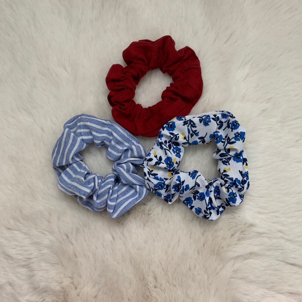 🦋*3 for $12* Scrunchies
